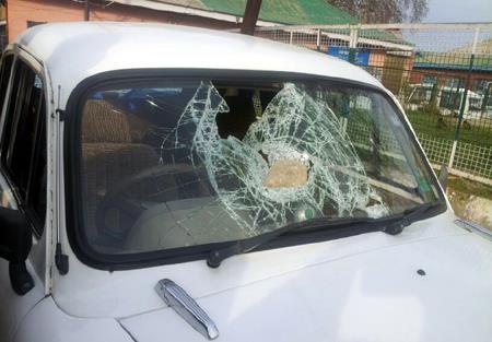 Cabs ferrying people after attending PM’s rally attacked in North Kashmir